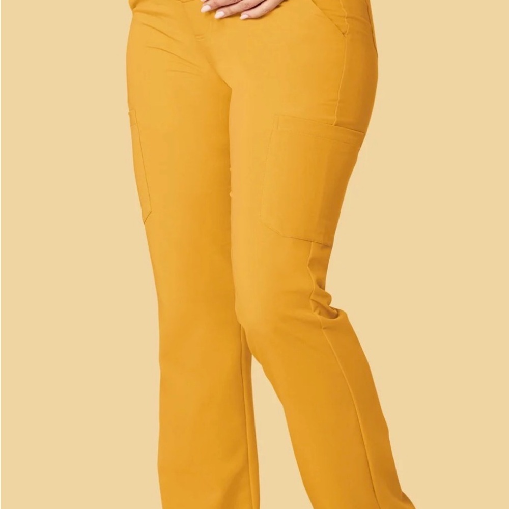 NWT Mandala Maternity Cargo Scrub Pants in Honey - size L